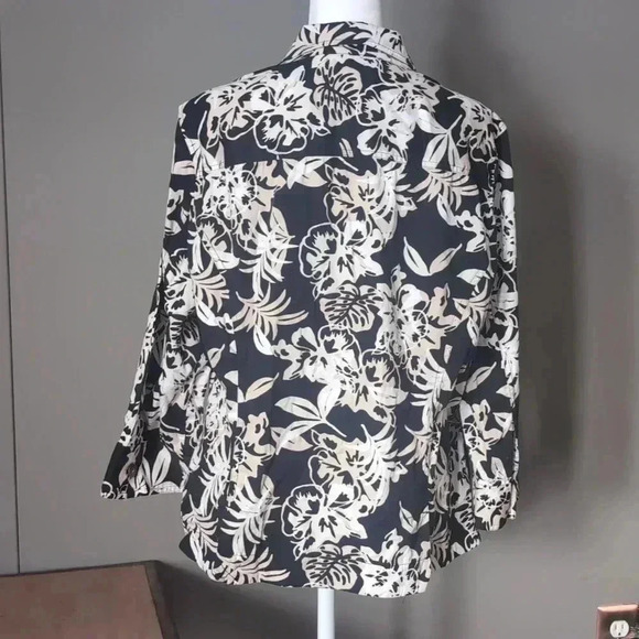 Christopher & Banks Black White and Cream Jacket - Picture 2 of 6